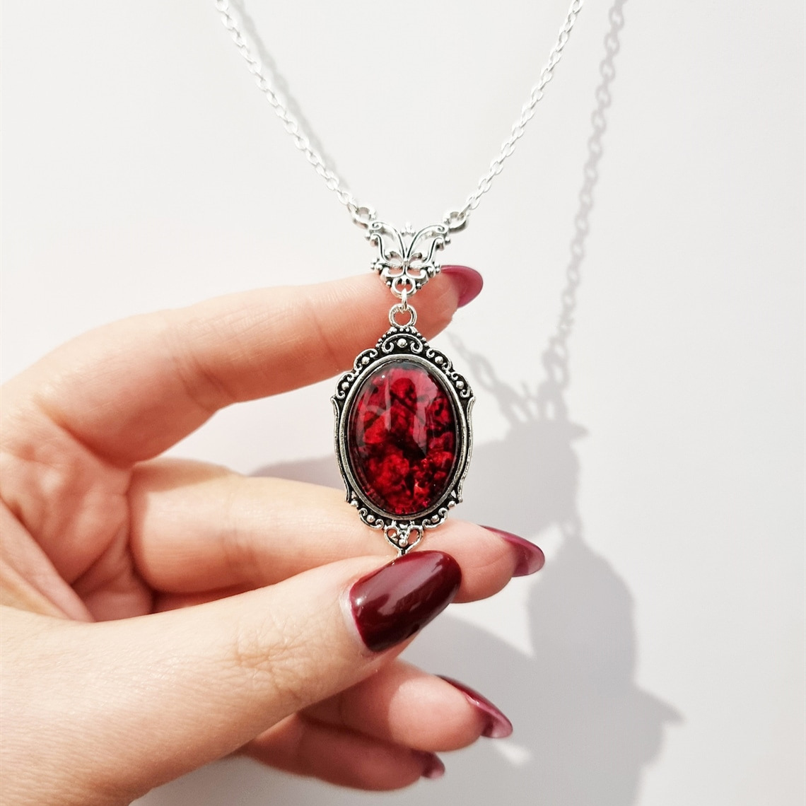 Vintage Gothic Blood Red Quart - огляд і ціна Women'S Vampire Accessories