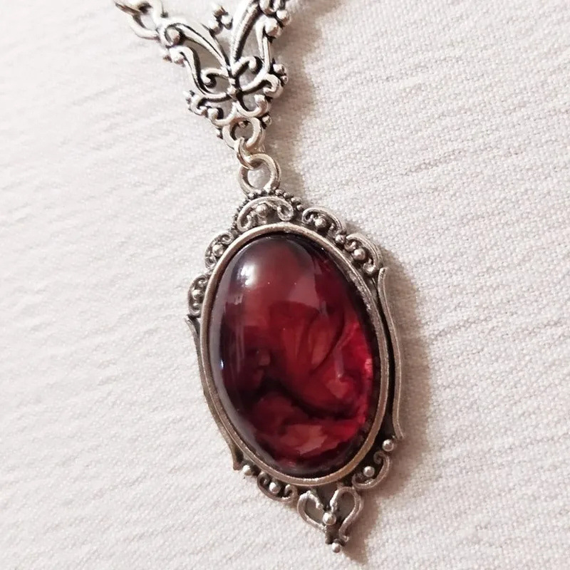Vintage Gothic Blood Red Quart - огляд і ціна Women'S Vampire Accessories
