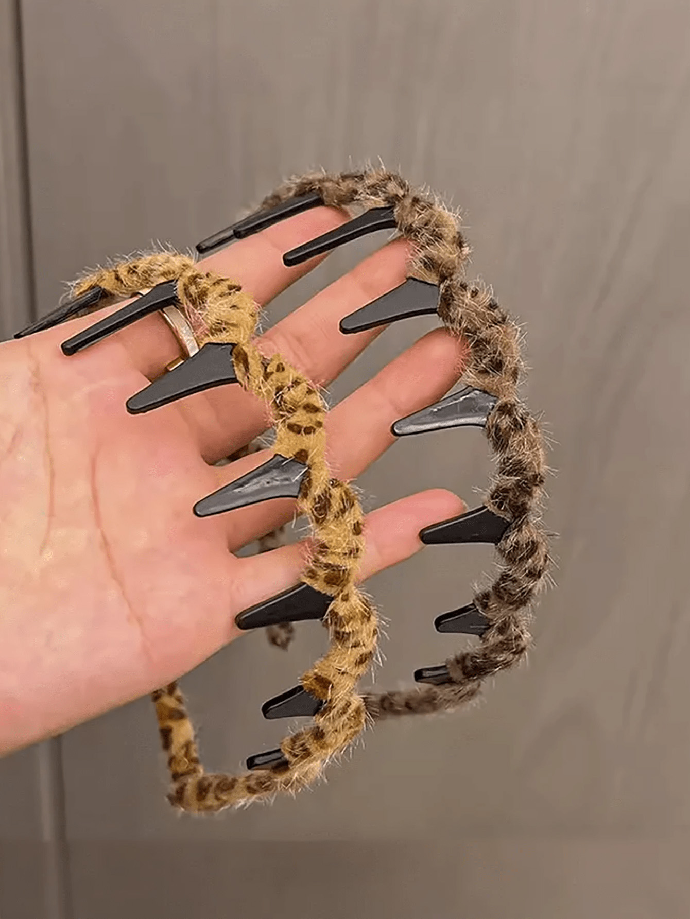 Leopard Print Wavy Headband fo - огляд і ціна Women Accessories Shop Design